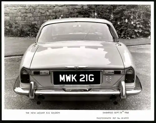 Fotografie Auto Jaguar XJ6 Saloon, Heckansicht Luxus-Limousine mit 2800ccm Motor, Werkfoto