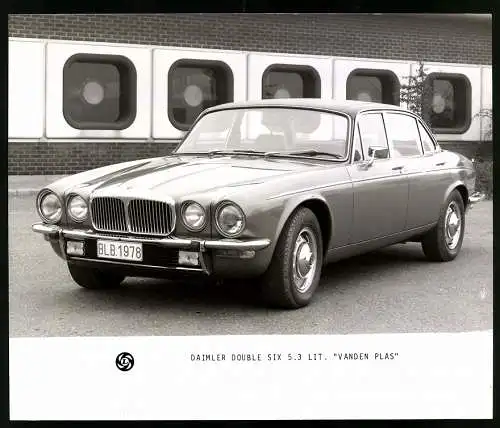 Fotografie Auto British Leyland Daimler Double Six Vanden Plas, Luxus-Limousine mit 5300ccm Motor, Werkfoto