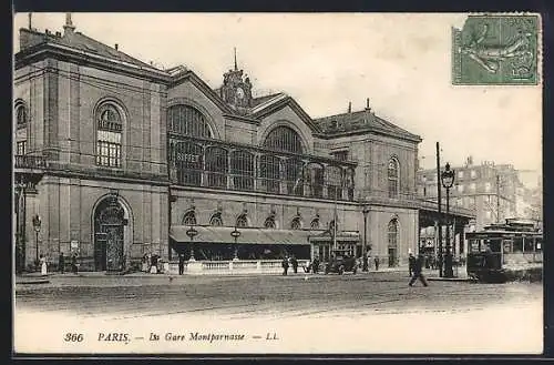 AK Paris, La Gare Montparnasse, Bahnhof mit Strassenbahn