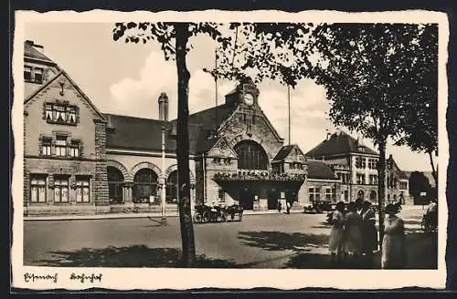 AK Eisenach, Bahnhof mit Leuten