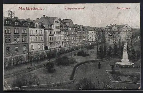 AK Marktredwitz, Stadtpark und Klingerstrasse mit Denkmal