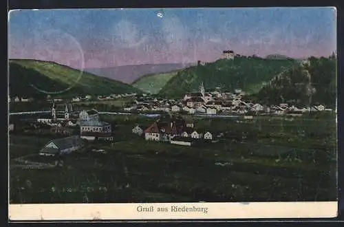 AK Riedenburg / Oberpfalz, Blick auf den Ort umgeben von Hügeln