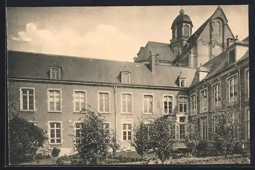 AK Grimbergen, Vue de l`aile occidentale et de la cure