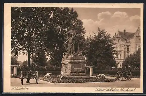 AK Hildesheim, Kaiser Wilhelm Denkmal mit Kanonen