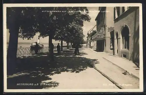 AK Meersburg a. B., Strasse Strandweg am Strand-Café mit Metzgerei K. Rothmund
