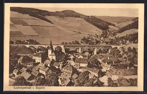 AK Ludwigsstadt i. Bayern, Blick auf den Ort mit Brücke