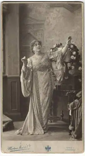 Fotografie Mertens Mai & Cie., Wien, Portrait Stella Hohenfels in Novella d`Andrea, Freifrau Hohenfels-Berger