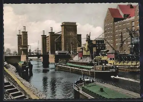AK Duisburg, Innenhafen mit Schwanentorbrücke