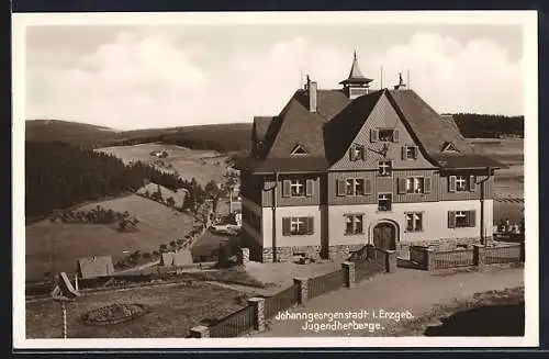 AK Johanngeorgenstadt i. Erzgeb., Jugendherberge mit Blick zum Plattenberg