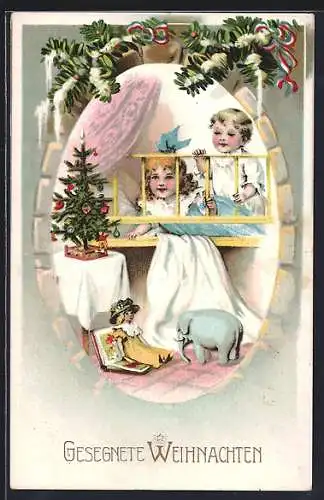 AK Gesegnete Weihnachten, Kinder finden Geschenke unter dem Weihnachtsbaum