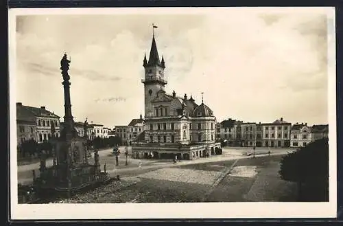 AK Mährisch Neustadt, Stadtplatz, Rathaus, Denkmal