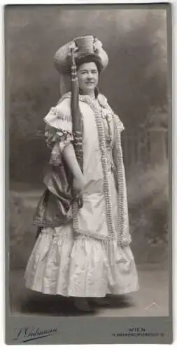 Fotografie Ludwig Gutmann, Wien, österreichische Schauspielerin Hansi Niese als Förster-Christl im Finale des I. Akt