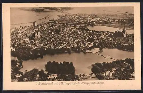 AK Stralsund, Gesamtansicht mit Knieperteich vom Flugzeug aus