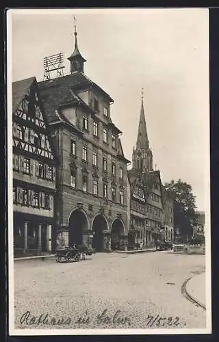 Foto-AK Calw, Rathaus mit Strassenpartie