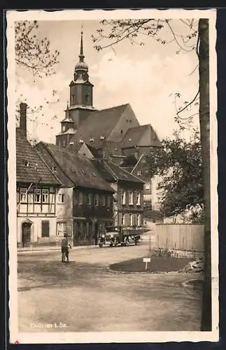 AK Oederan, Strassenpartie mit Kirchblick