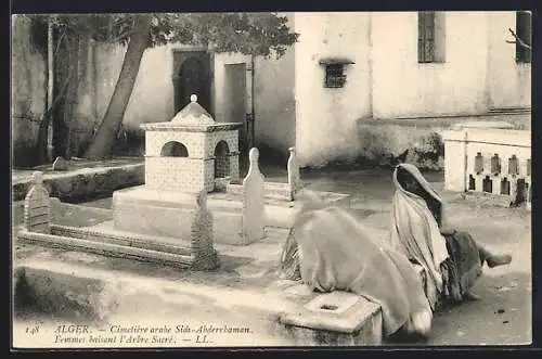 AK Alger, Cimetière arabe Sidi-Abderrhaman, Femmes baisant l`Arbre Sacré