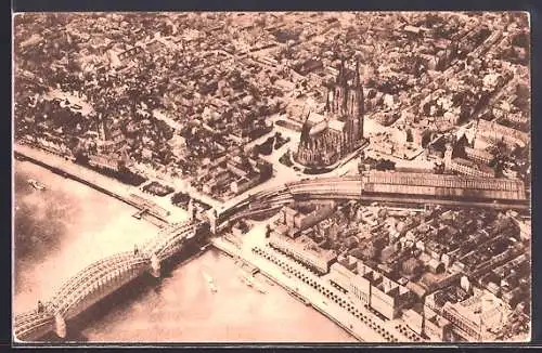 AK Köln, Dom mit Rhein- und Hohenzollernbrücke vom Freiballon aus gesehen