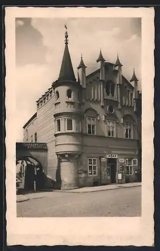 AK Nem. Brod, Turmgebäude mit Strassentor und Tabakgeschäft