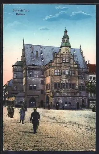 AK Schweinfurt, Partie am Rathaus mit Soldaten und Passanten