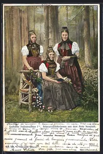 AK Schwarzwälderinnen am Waldesrand in Tracht