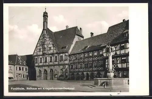 AK Forchheim / Oberfranken, Rathaus mit Kriegerbrunnen-Denkmal