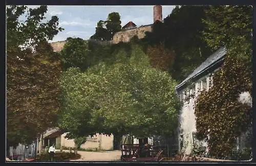 AK Neumühle-Rabenstein /Fränkische Schweiz, Strassenpartie mit Burg