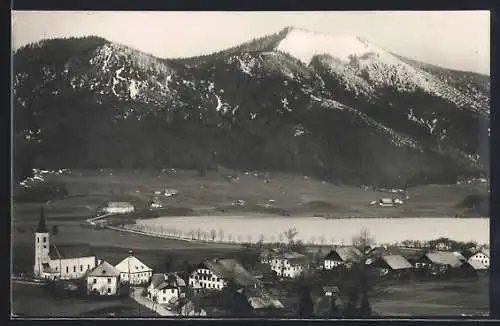 AK Fuschl am See, Ortsansicht mit Berglandschaft im Winter