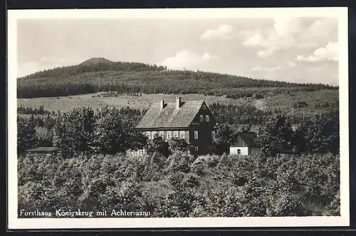 AK Braunlage, Blick auf das Forsthaus Königskrug mit Berg im Hintergrund
