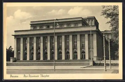 AK Dessau, Dessauer Theater mit Vorplatz