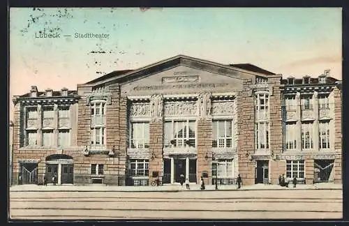 AK Lübeck, Stadttheater mit Strassenpartie