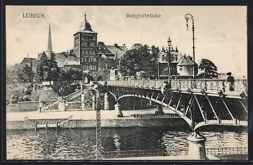 AK Lübeck, Burgtorbrücke mit Stadtansicht