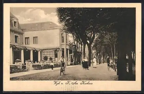 AK Wyk a. F., Kurhaus mit Strassenpartie und Passanten