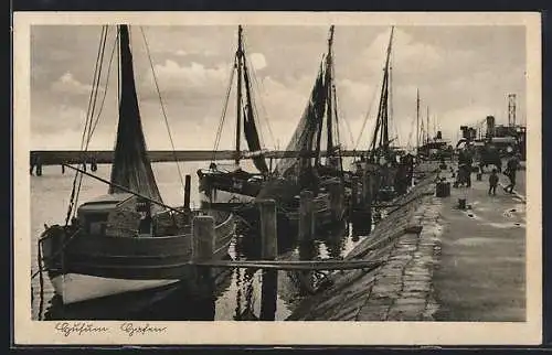 AK Husum / Nordsee, Hafenansicht mit Booten