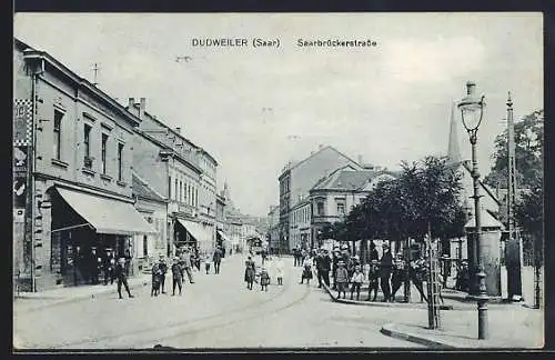 AK Dudweiler /Saar, Saarbrückerstrasse mit Geschäften