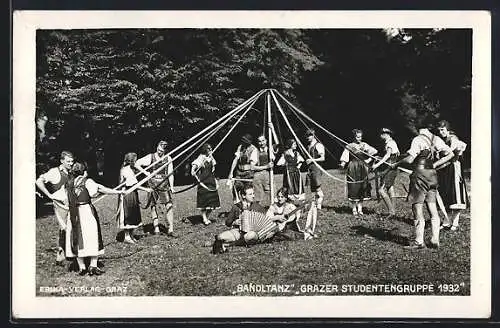 AK Volkstanz, Grazer Studenten in Tracht beim Bandltanz, Akkordeon