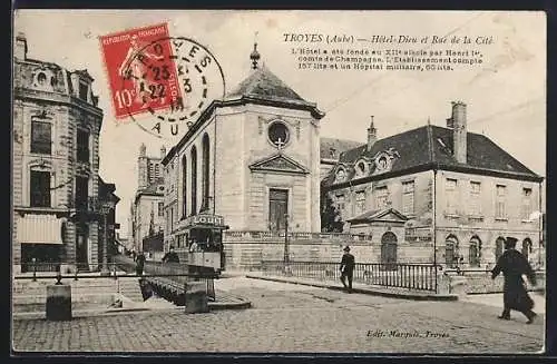 AK Troyes, Hôtel-Dieu et Rue de la Cité, Strassenbahn