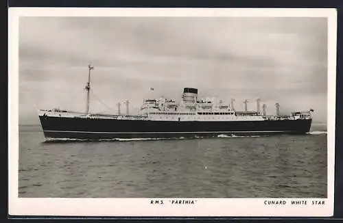 AK Passagierschiff RMS Parthia auf offener See, Cunard White Star
