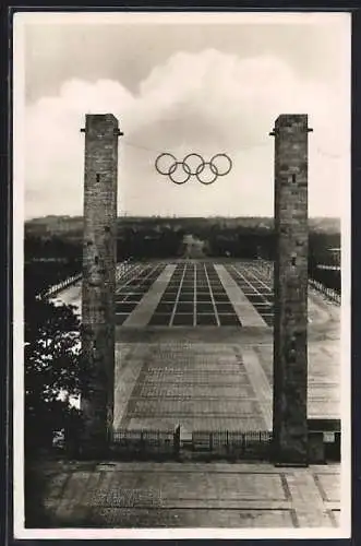 AK Berlin, Reichssportfeld mit Blick von der Deutschen Kampfbahn durch das Osttor