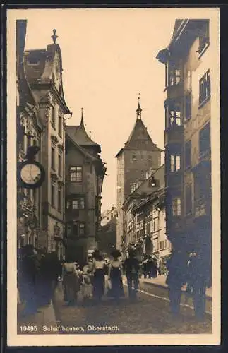 AK Schaffhausen, Strassenansicht Oberstadt mit Passanten