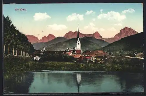 AK Welsberg, am Ufer vor der Kirche