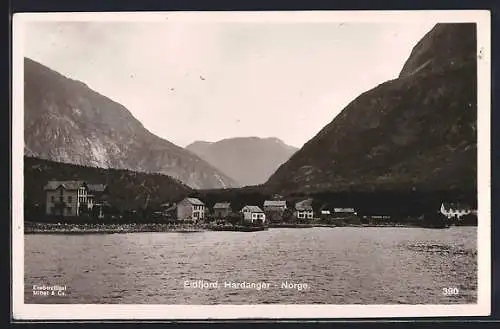 AK Eidfjord /Hardanger, Ortsansicht mit Bergpanorama