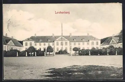 AK Lerchenborg, Schloss mit Hof