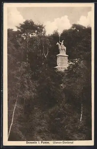 AK Demmin i. Pomm., Ulanen-Denkmal umgeben von Bäumen