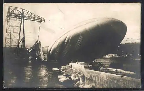 Foto-AK Pola, Zeppelin Citta de Jesi im Hafen