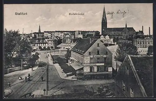 AK Stassfurt, Gasthaus Kaiserhof mit Fahrrad-Handlung Neubauer und Bodebrücke