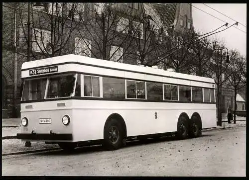 6 Fotografien Berliner Verkehrs-Betriebe (BVG), Busse, Büssing MAN, AEG, NAG KO, mit Ersttag Stempel und Briefmarken