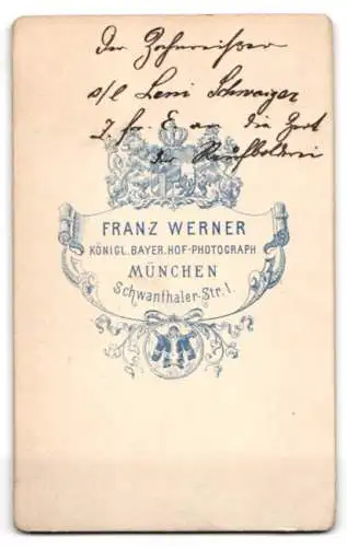 Fotografie Franz Werner, München, Beamter in Uniform mit Säbel
