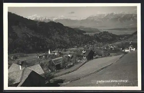 AK Laterns /Vorarlberg, Ortsansicht vom Berg aus