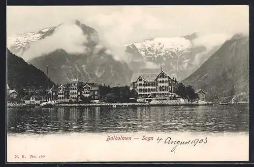 AK Balholmen /Sogn, Ortsansicht mit Gebirgslandschaft