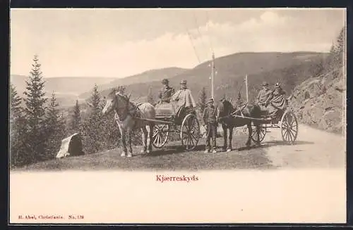 AK Kjaerreskyds, Zwei Pferdekutschen auf einer Landstrasse